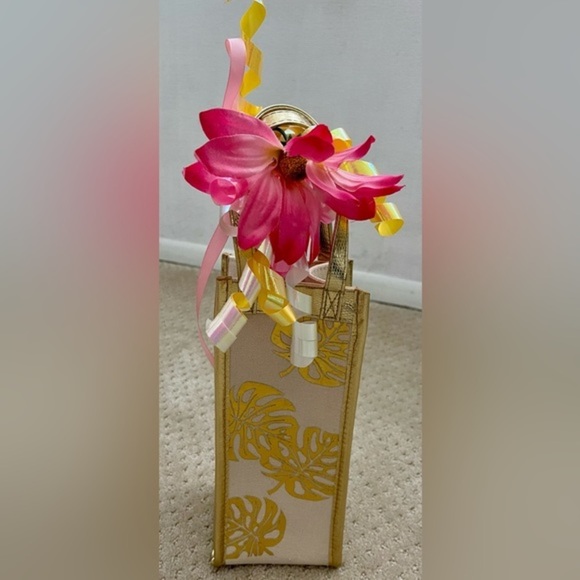 CHICO’s GIFT BAG Gold‎ Trim Floral Travel Wine/Liquor Bottle Fancy/Stylish Bag - Picture 2 of 3